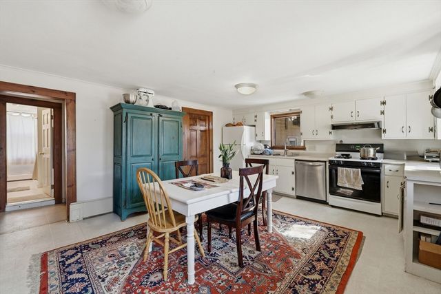 128 West St, Hadley, MA 01035