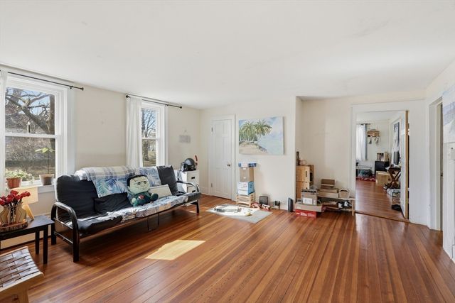 128 West St, Hadley, MA 01035