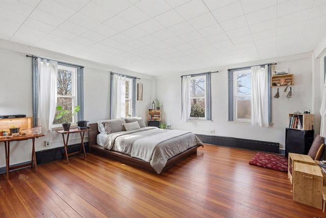 128 West St, Hadley, MA 01035