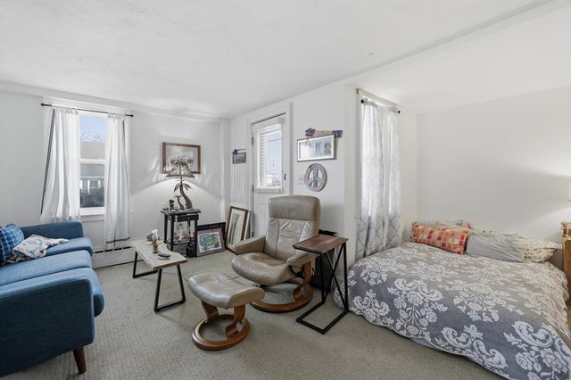 128 West St, Hadley, MA 01035