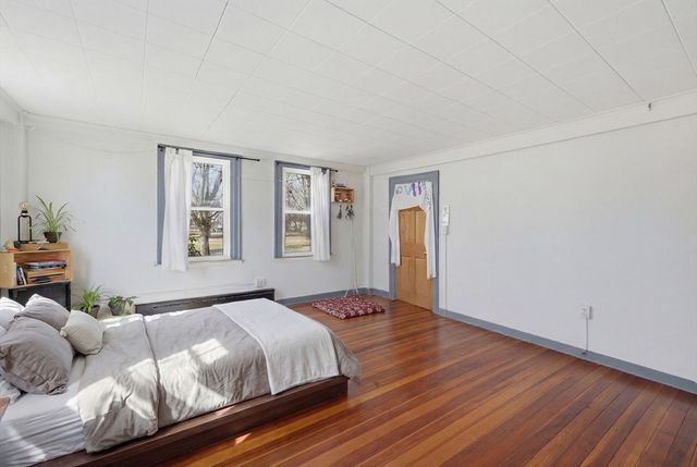 128 West St, Hadley, MA 01035