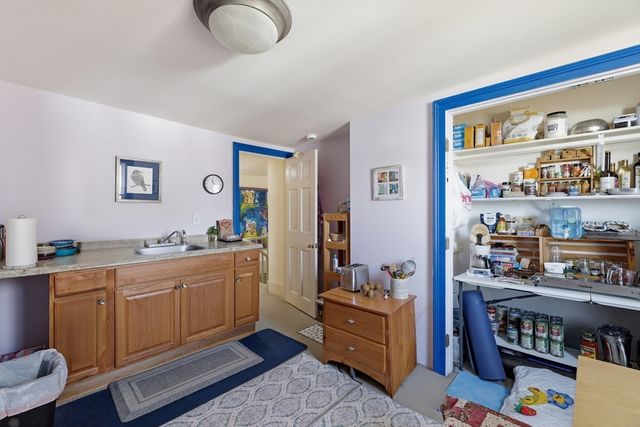 128 West St, Hadley, MA 01035