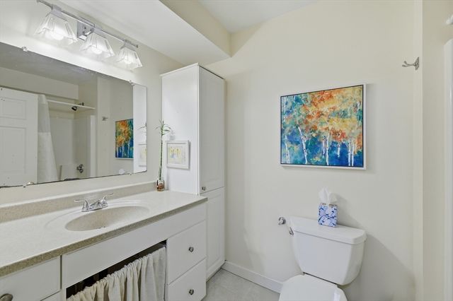 128 West St, Hadley, MA 01035