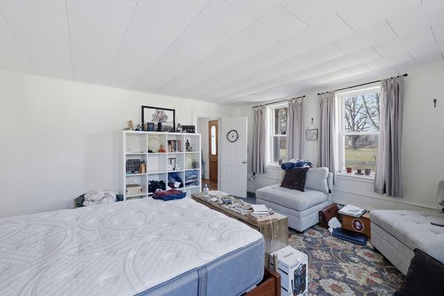 128 West St, Hadley, MA 01035