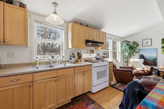 128 West St, Hadley, MA 01035