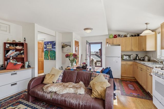 128 West St, Hadley, MA 01035