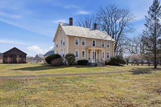 128 West St, Hadley, MA 01035