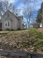 1424 6th Avenue, Leavenworth, KS 66048