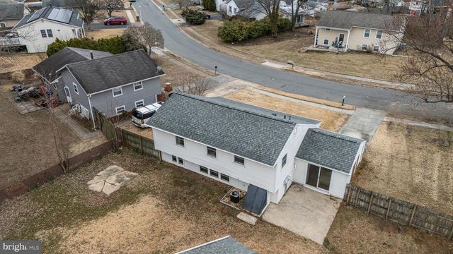 1202 PINEFIELD RD, Newark, DE 19713