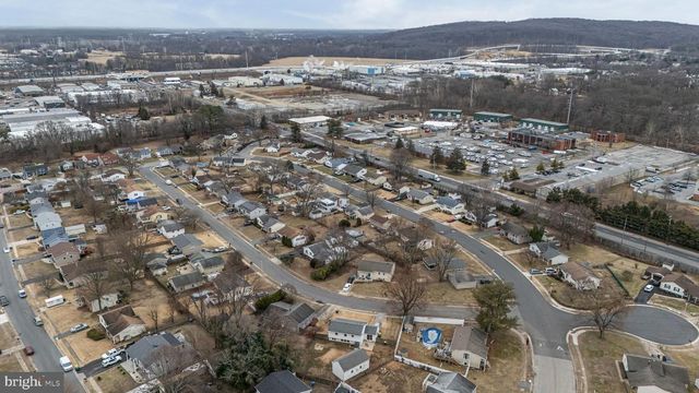 1202 PINEFIELD RD, Newark, DE 19713