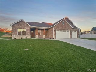 205 Stonebridge Bluff Drive, Maryville, IL 62062