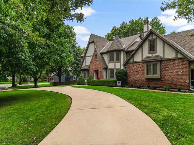 5028 W 112th Terrace, Leawood, KS 66211