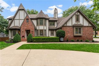 5028 W 112th Terrace, Leawood, KS 66211