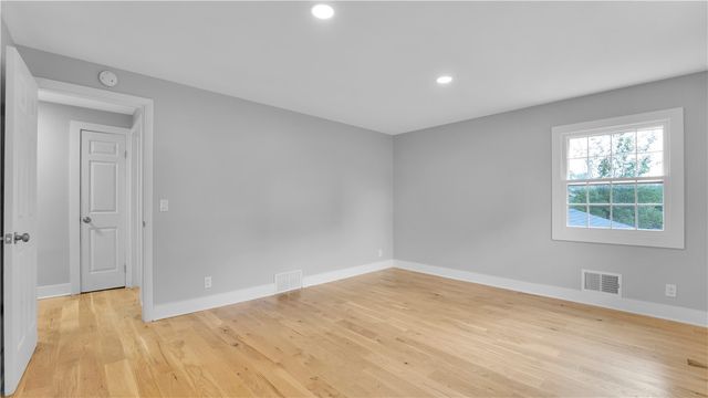 32 Yorktown Drive, Greece, NY 14616