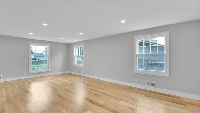 32 Yorktown Drive, Greece, NY 14616