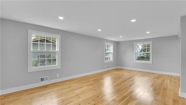32 Yorktown Drive, Greece, NY 14616