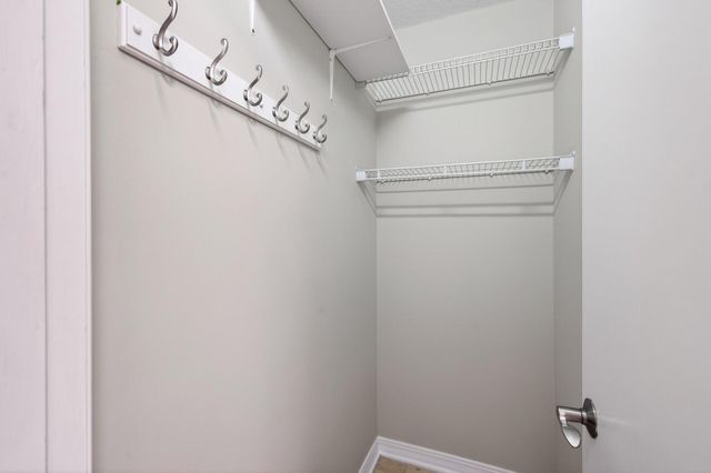 2727 W 43rd Street 201, Minneapolis, MN 55410