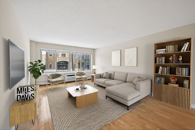 2727 W 43rd Street 201, Minneapolis, MN 55410