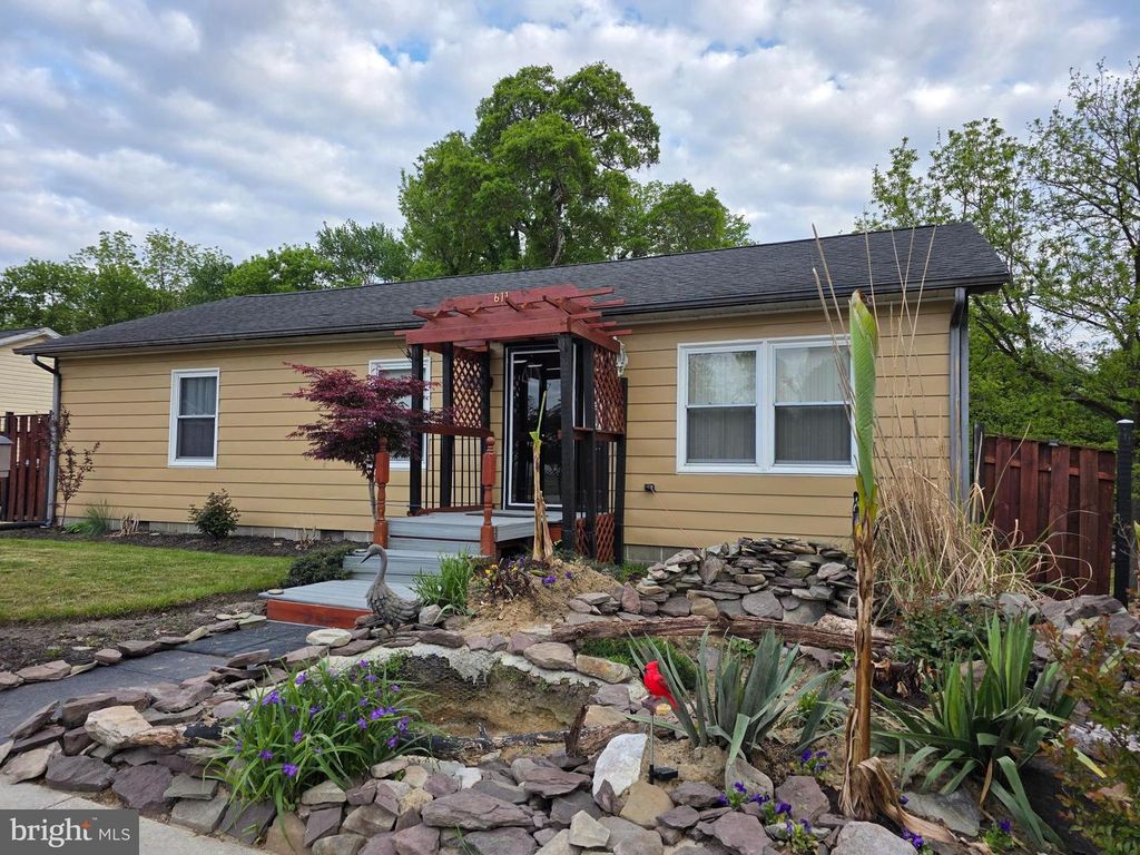 611 W 8TH ST, Laurel, DE 19956