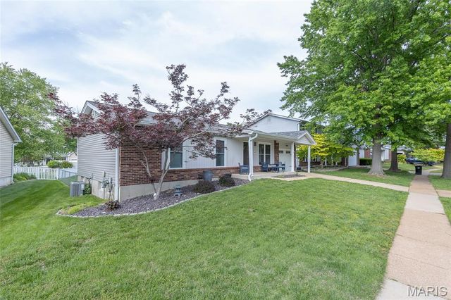 4367 Meadowgreen Estates Dr, St Louis, MO 63129