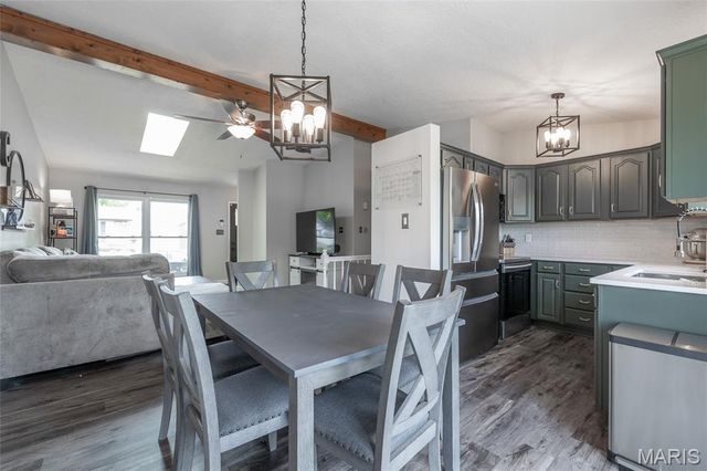 4367 Meadowgreen Estates Dr, St Louis, MO 63129