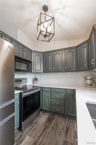 4367 Meadowgreen Estates Dr, St Louis, MO 63129