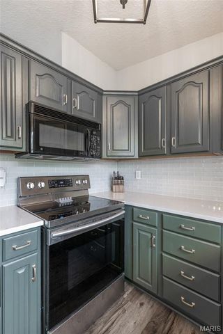 4367 Meadowgreen Estates Dr, St Louis, MO 63129