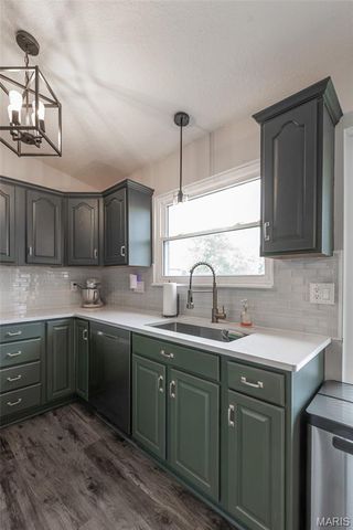 4367 Meadowgreen Estates Dr, St Louis, MO 63129
