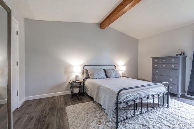 4367 Meadowgreen Estates Dr, St Louis, MO 63129