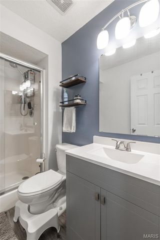 4367 Meadowgreen Estates Dr, St Louis, MO 63129