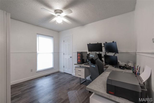 4367 Meadowgreen Estates Dr, St Louis, MO 63129