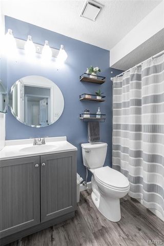 4367 Meadowgreen Estates Dr, St Louis, MO 63129