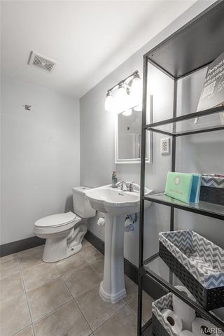 4367 Meadowgreen Estates Dr, St Louis, MO 63129
