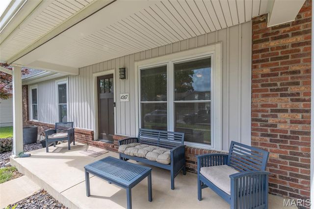 4367 Meadowgreen Estates Dr, St Louis, MO 63129
