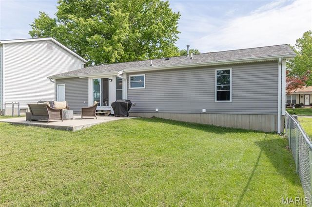4367 Meadowgreen Estates Dr, St Louis, MO 63129