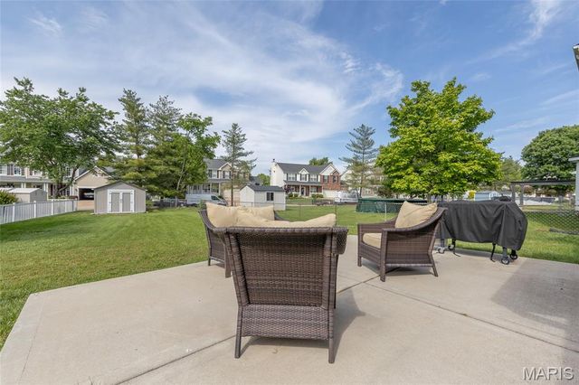 4367 Meadowgreen Estates Dr, St Louis, MO 63129