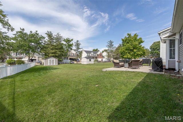 4367 Meadowgreen Estates Dr, St Louis, MO 63129