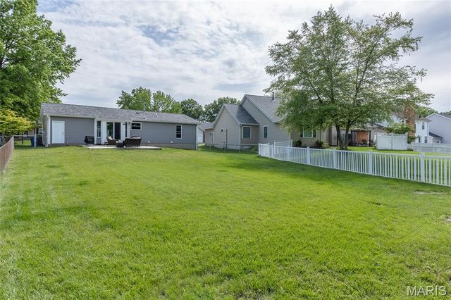 4367 Meadowgreen Estates Dr, St Louis, MO 63129