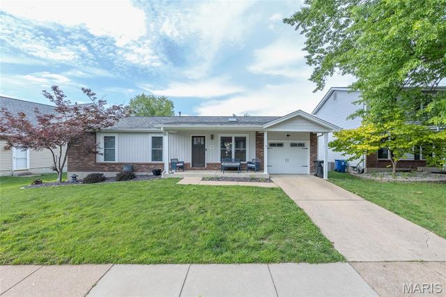 4367 Meadowgreen Estates Dr, St Louis, MO 63129