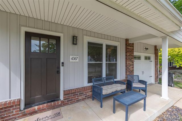 4367 Meadowgreen Estates Dr, St Louis, MO 63129