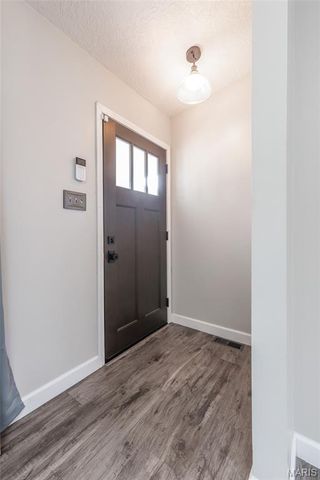 4367 Meadowgreen Estates Dr, St Louis, MO 63129