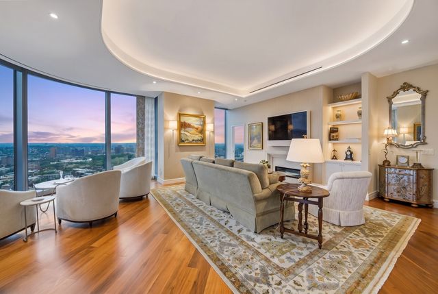1 Dalton St 3205, Boston, MA 02199