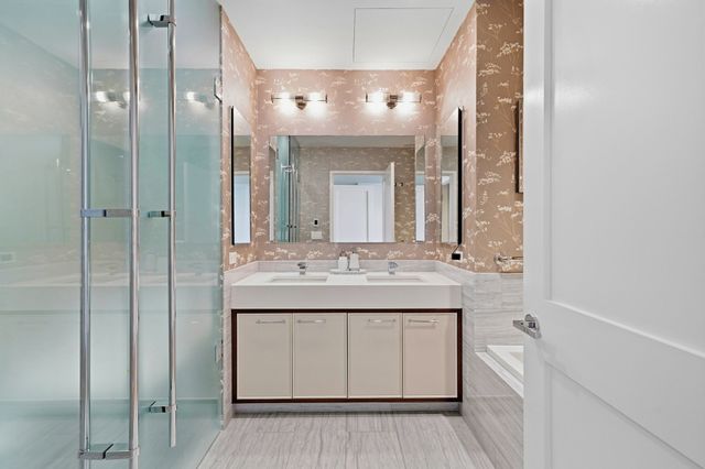 1 Dalton St 3205, Boston, MA 02199