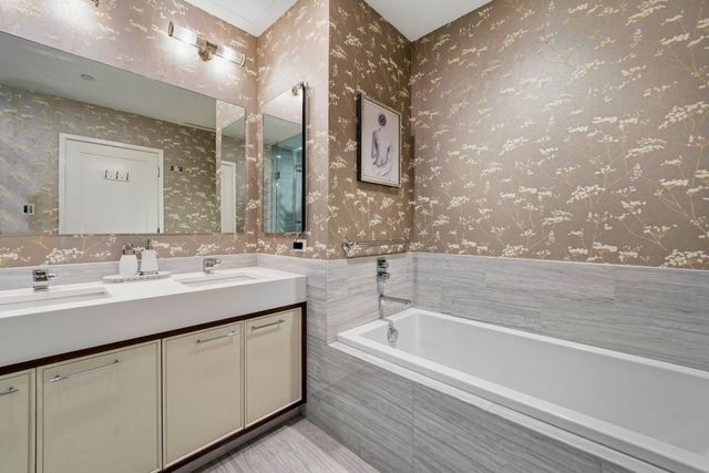 1 Dalton St 3205, Boston, MA 02199