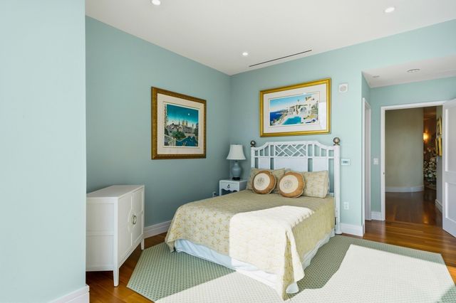 1 Dalton St 3205, Boston, MA 02199
