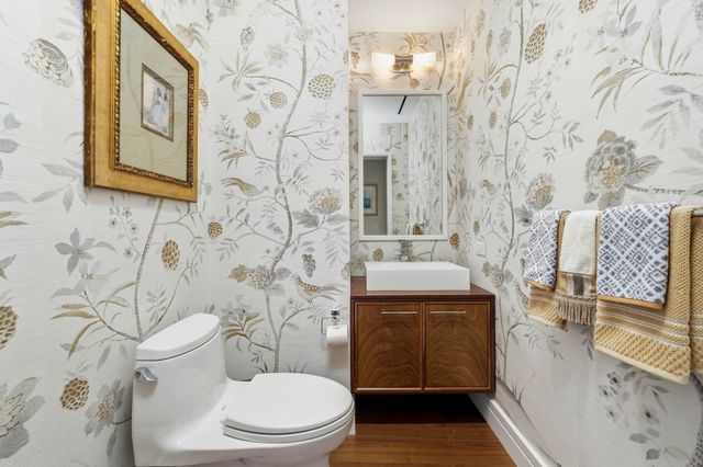 1 Dalton St 3205, Boston, MA 02199
