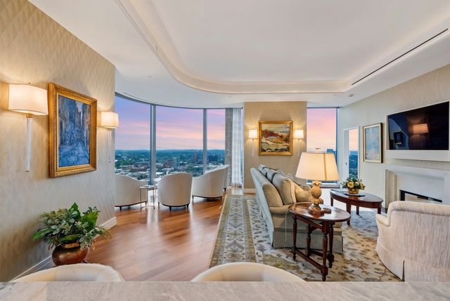1 Dalton St 3205, Boston, MA 02199