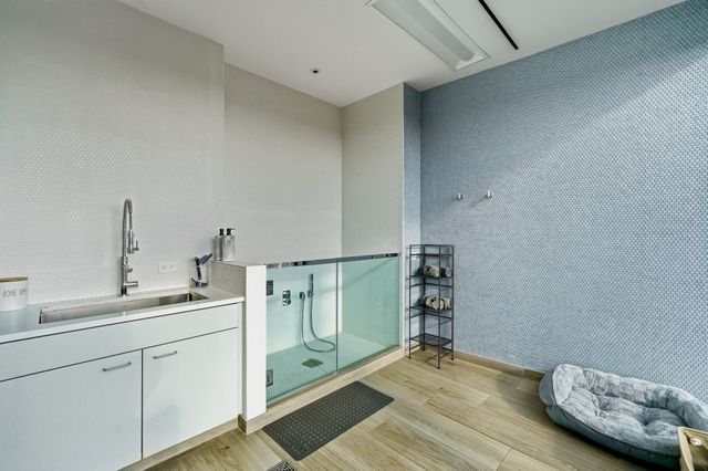 1 Dalton St 3205, Boston, MA 02199