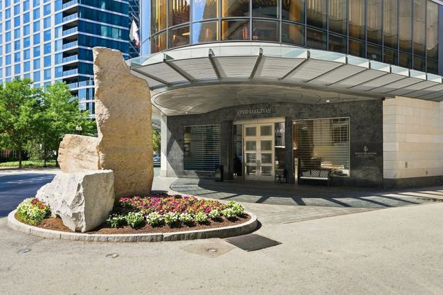 1 Dalton St 3205, Boston, MA 02199