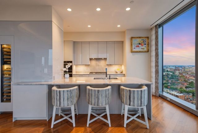 1 Dalton St 3205, Boston, MA 02199
